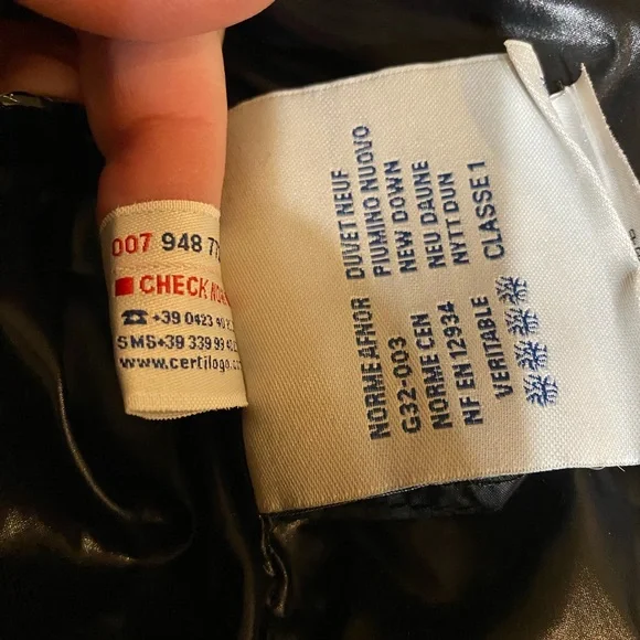 Moncler black jacket. 2 front pockets. Littler pocket on one sleeve with logo. - Picture 9 of 10